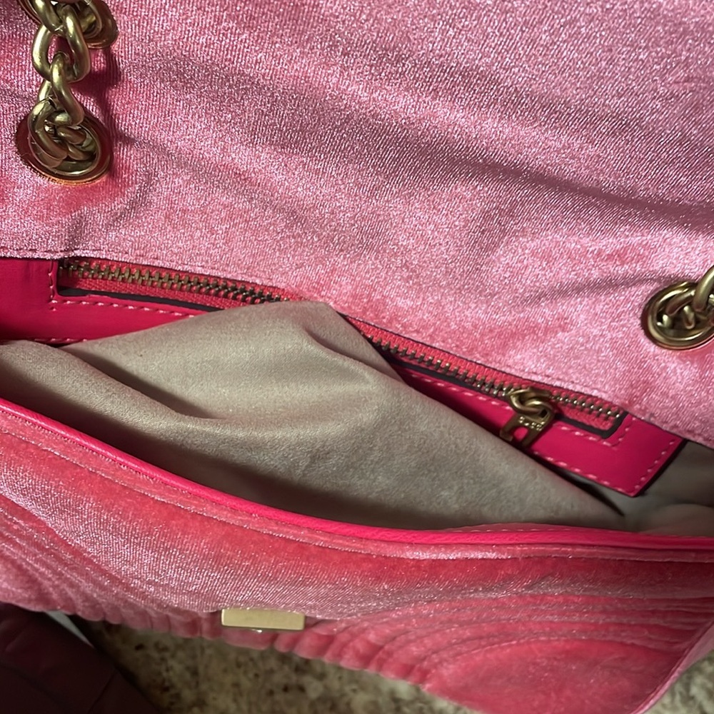 GUCCI
Velvet Matelasse GG Marmont Shoulder Bag Light Raspberry Rose
NWOT - Picture 13 of 17